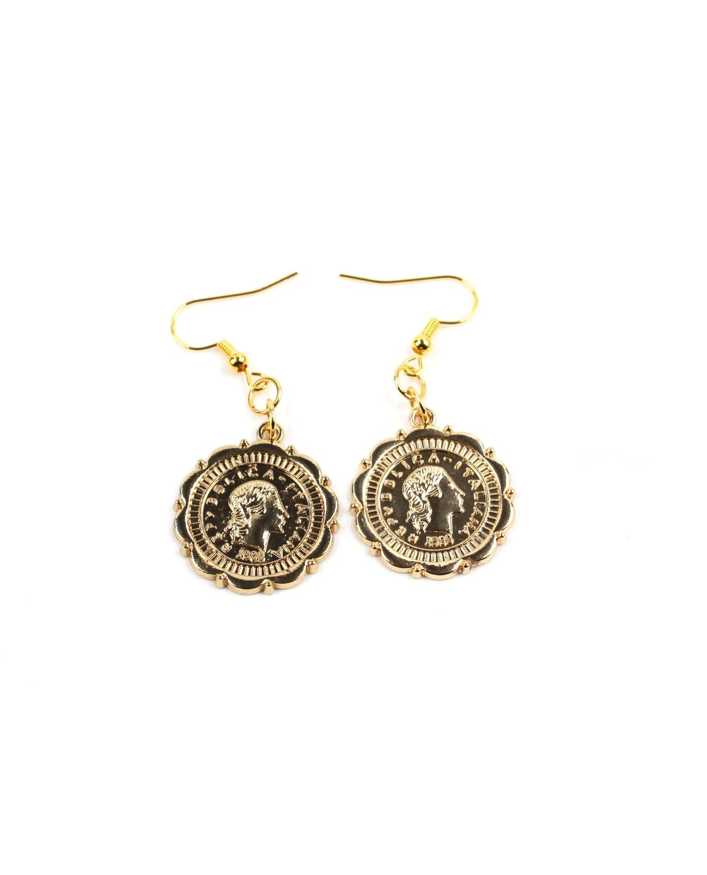 Pendientes dorados de corazones dobles