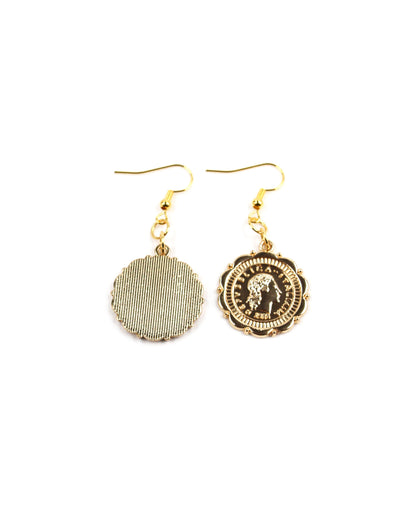 Pendientes dorados de corazones dobles