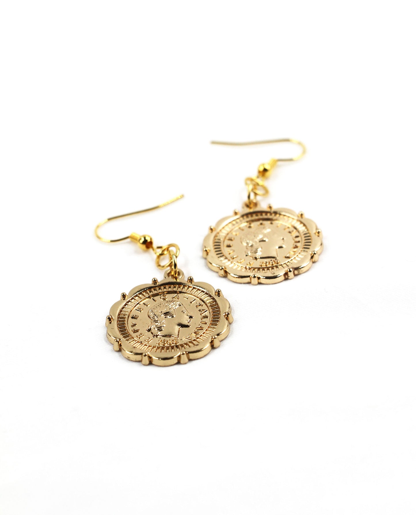 Pendientes dorados de corazones dobles