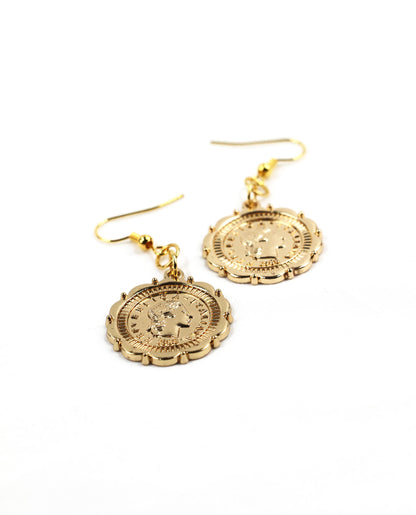 Pendientes dorados de corazones dobles