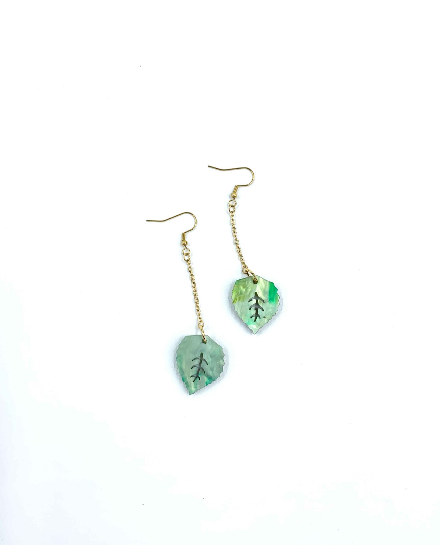 Pendientes hoja verde colgantes