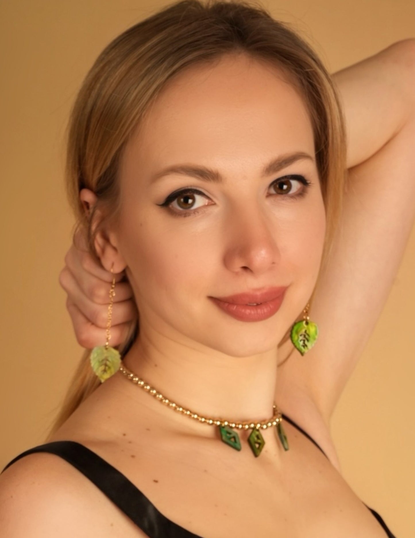 Pendientes hoja verde colgantes