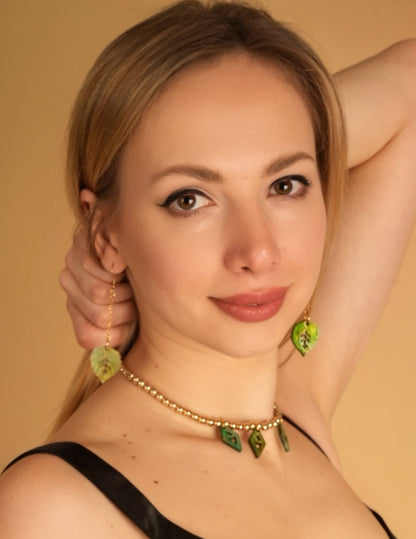 Pendientes hoja verde colgantes